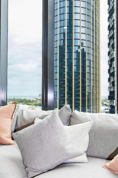 Resort Style Living 2 Bed Apt With Pool BBQ - eTourism Australia 1