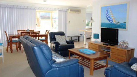 Rest At The Nest On Booner - eTourism Australia 1