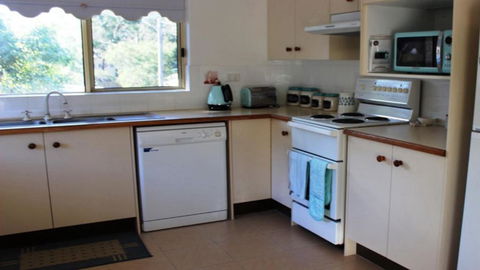 Rest At The Nest On Booner - eTourism Australia 3