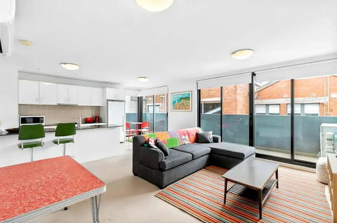 Right In The Centre Of Town - eTourism Australia 1