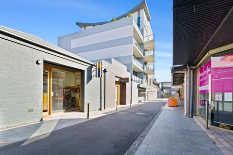 Right In The Centre Of Town - eTourism Australia 3