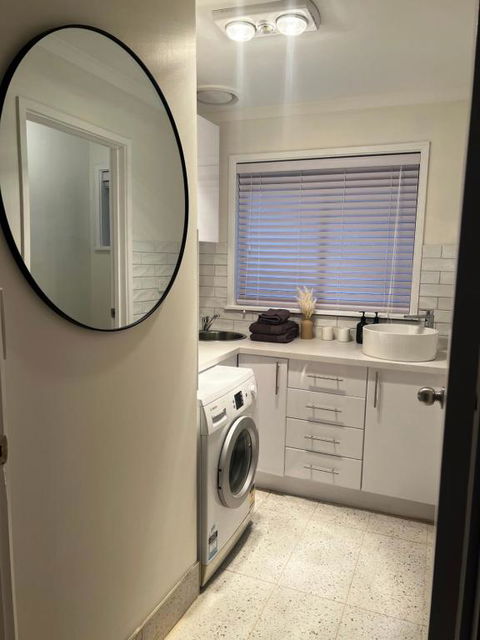 River End Unit Near Parkland - eTourism Australia 1