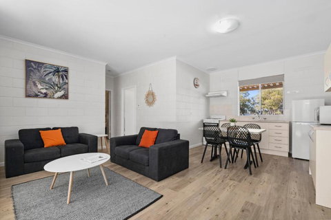 Riversands Rest Accommodation Paringa - Tea Tree Cottage - eTourism Australia 1