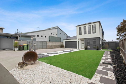 Riviera View - eTourism Australia 2