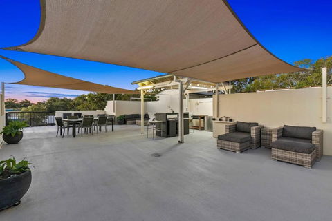 Rooftop Island Sunsets - eTourism Australia 0