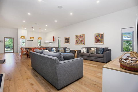 Russell Street Retreat - eTourism Australia 0