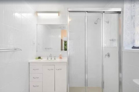 Salerno - Hosted By Burleigh Letting - eTourism Australia 3