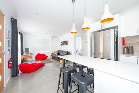 Salty Kisses Holiday House - eTourism Australia 3