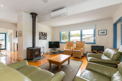 Sand Surf And Sunshine - eTourism Australia 2