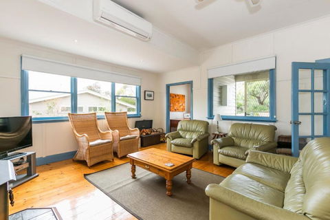 Sand Surf And Sunshine - eTourism Australia 3