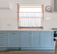 Bird In Hand Cottage Port Noarlunga - eTourism Australia