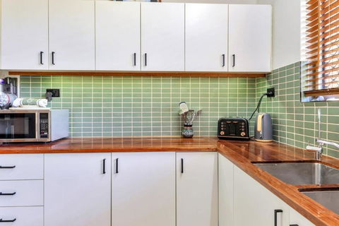 Nightcliff Getaway With Free WiFi - eTourism Australia 1