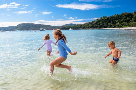 Whitehaven Beach And Daydream Island Cruise - eTourism Australia 3